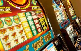 Contoh multiplier naik dalam Crash game